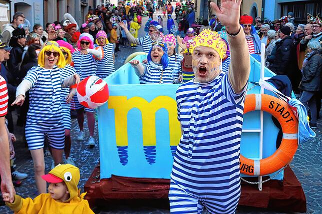 Bild 7: Meersburger Fasnacht: Die schönsten Bilder vom Kärrelerennen 2025