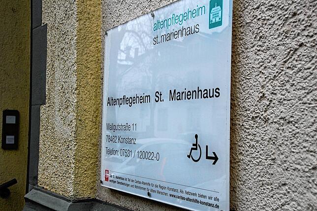 Bild 6: Jetzt wird auch in Konstanz geimpft: Die 92-jährige Gertrud Lang aus dem Marienhaus war eine der ersten. Sie macht anderen Menschen Mut