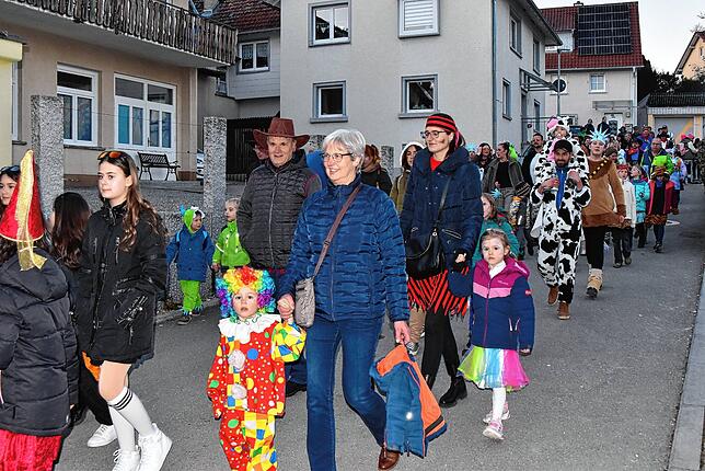 Bild 7: Narren feiern Rosenmontag mit Kindernachmittag und Fackelzug