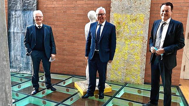 Der CDU-Landtagsabgeordnete Klaus Burger (links) hatte mit dem Sauldorfer Bürgermeister Wolfgang Sigrist (Mitte) im Februar vergangenen ...