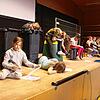 Theatergruppe und Chor der Unterstufe des Meßkircher Heidegger-Gymnasiums zeigen das Musical &bdquo;Das wilde Pack&ldquo; &ndash; vorne ...