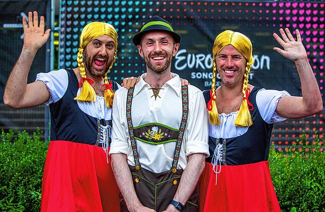 Musik-Fans vor dem Finale des 69. Eurovision Song Contests in Basel.