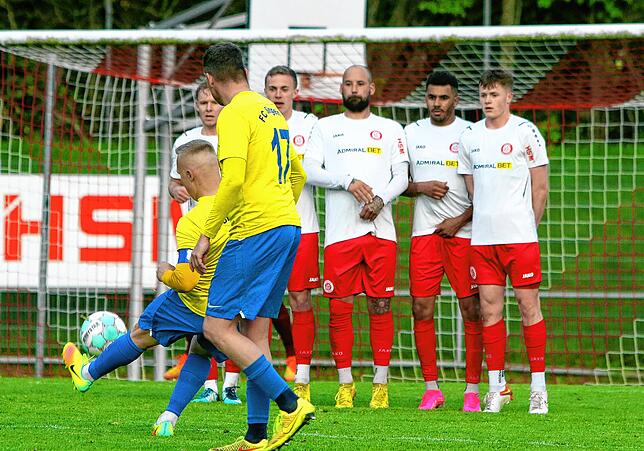 Bild 16: Die besten Bilder des Verbandsliga-Derbys zwischen dem SC Pfullendorf und dem FC Singen