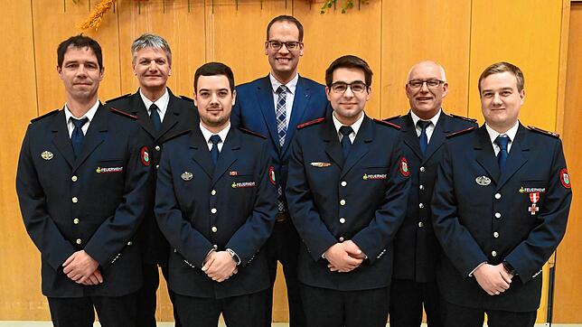 Ehrungen und Beförderungen bei der Feuerwehr Unterkirnach. Im Bild, von links: Jürgen Beha, Christoph Kleiner, stellvertretender ...