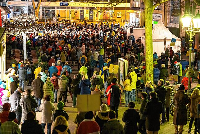Deutliches Statement der Radolfzeller Bevölkerung gegen den Krieg: Die Polizei schätzte die Teilnehmerzahl auf rund 1100 Personen.
