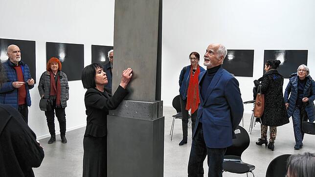 Die Besucher der Vernissage in der Galerie Wohlhüter in Thalheim staunten, welche Klänge die Künstlerin Ursula Hauptenthal ihrer ...