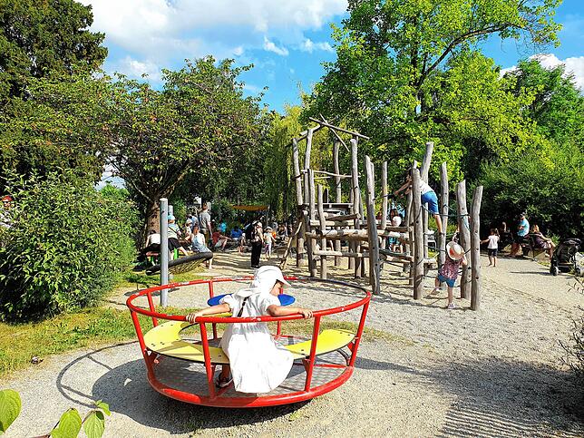 Blick auf den Wasserspielplatz unterhalb der Minigolfanlage in Meersburg. In der Nacht von Montag auf Dienstag waren dort Vandalen am ...