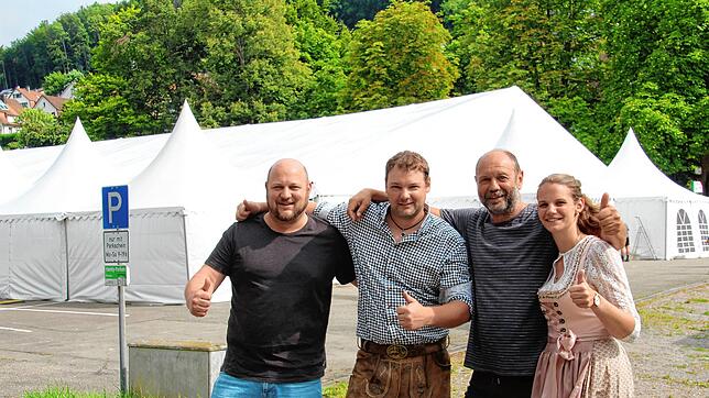 Sie freuen sich auf die neue Waldshuter Chilbi vom 16. bis 21. August (von links): Die neuen Festwirte Hannes, Sebastian, Bernhard und ...