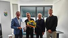 Sie freuen sich für den neu ernannten Professor mit viel Erfahrung (von links): Walter Niemeier (Standortleiter Fachhochschule des ...