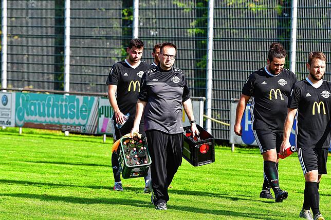 Bild 12: FC Hochrhein besiegt den FC Wallbach deutlich mit 4:0 &ndash; und wir haben die Bilder!