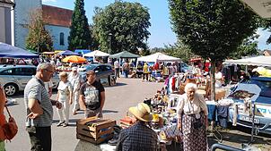 Rund um das Rathaus findet am Sonntag, 3. August ein großer Flohmarkt mit rund 60 Ständen statt. Fotos: Narrenverein Eselohren Herdwangen