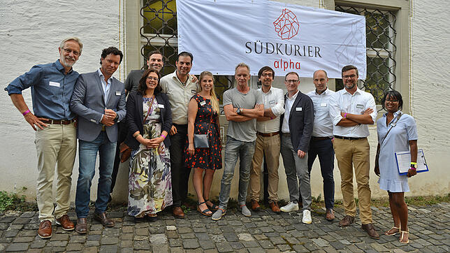 Team Alpha mit Sting (v. l.): Kurt Riedlinger, Christoph Kubiak, Olaf Maisch, Christiane Bach, Carsten Reichel, Sonja Irtenkauf, Sting, ...