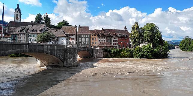 Die Strömung im Rhein ist derzeit extrem. Deshalb sind am Sonntag Vormittag auch drei schweizerische Angler in Not geraten. Sie wurden ...