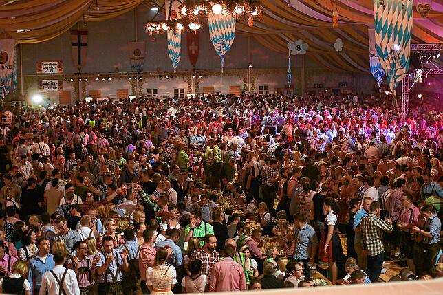 Volle Festzelte gab es beim Oktoberfest in Konstanz. Der Veranstalter sprach vor der Pandemie von 100.000 Besuchern beim ...
