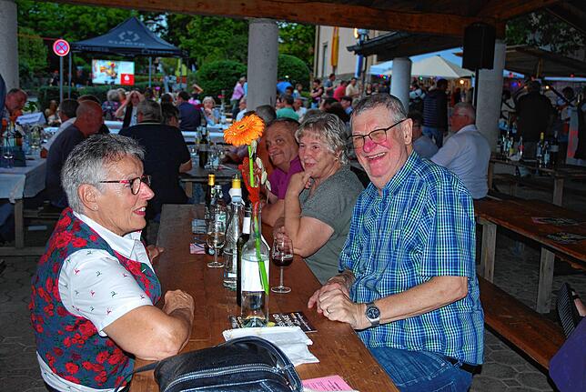 Bild 3: So schön war das Erzinger Winzerfest