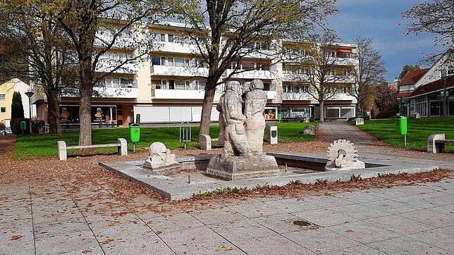 Die Idylle trügt: Während es vormittags sehr ruhig ist, herrscht am Nachmittag und Abend rege Betriebsamkeit auf dem Platz rund um den ...