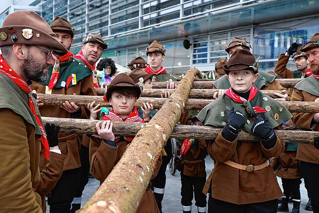 Bild 13: Bilder vom Kindernarrenbaum-Stellen in Radolfzell