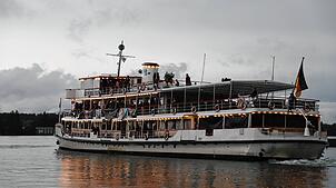 Bild : Gute Fahrt – und viel Spaß! Das SM-Schiff fährt auf den Bodensee hinaus