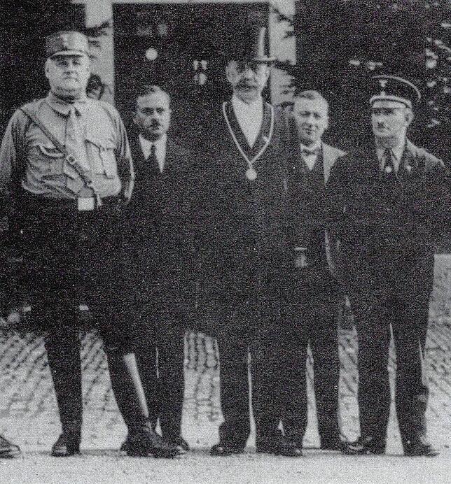 In der Mitte Bürgermeister Theodor Graß.