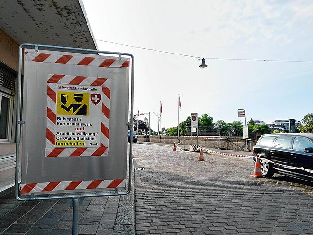 Bild 11: Von Bauzaun zu Bauzaun, von Betonsperre zu Betonsperre: Eine Schweiz-Reise in Bildern entlang der geschlossenen Grenze von Jestetten bis Basel
