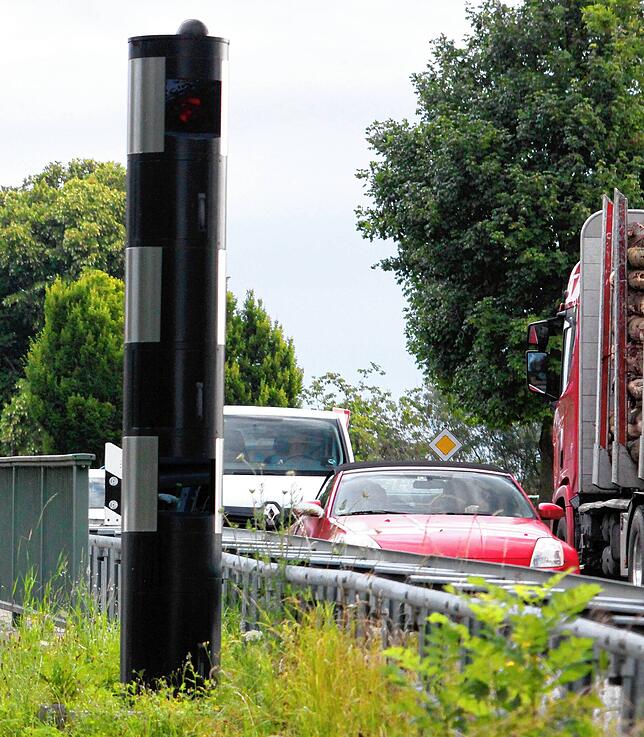 Der stationäre Blitzer in Markdorf-Hepbach ist im August/September 2019 installiert und in Betrieb genommen worden, um Tempo 50 auf der ...