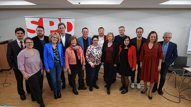 Sie sind auf den ersten 15 Plätzen der SPD-Liste bei der Gemeinderatswahl Konstanz (von links): Khaled Badawi, Johanna Vogt, Andreas ...