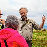 „Kennen Sie sich da aus?“ Achim Laber wird oft angesprochen und kann zeigen, wo es lang geht.