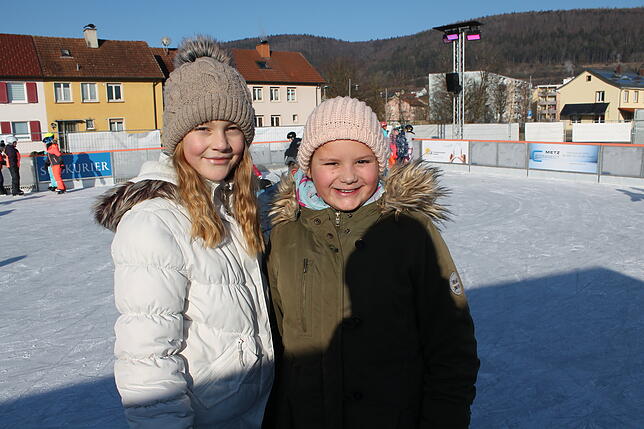 Bild 5: Werkrealschüler genießen die Blumberger Eisbahn
