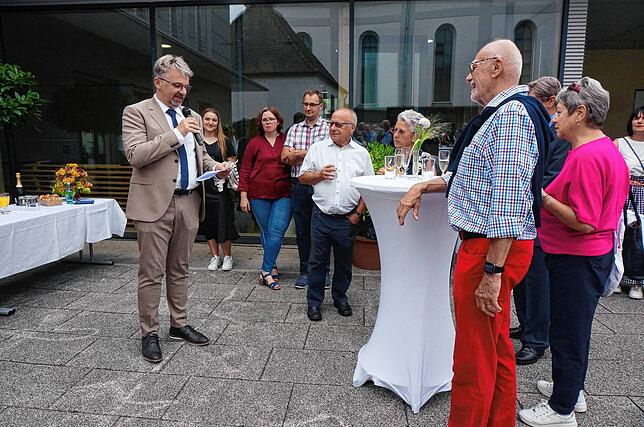 Bild 17: Bilder des Sektempfangs der Chilbi: Gute Laune auf dem Kirchplatz