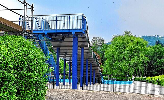 2025 kann die neue Edelstahlrutsche im Parkbad Wehr endlich eingeweiht und von den Kindern bespielt werden. Die beiden Schwimmbecken im ...
