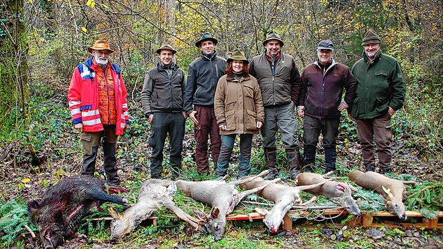 Zur Strecke gebracht: Bei Treibjagden geht es vor allem um Rehe und Wildschweine, wie dieses Symbolfoto aus Rheinfelden von der ...