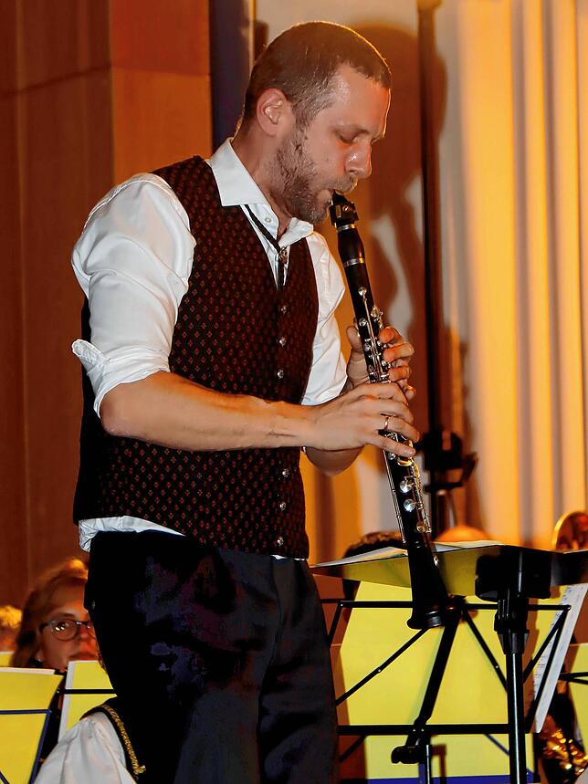Benjamin Hummel beim Jahreskonzert des Musikvereins Unterkirnach im vergangenen Dezember bei einem Solo mit der Klarinette.