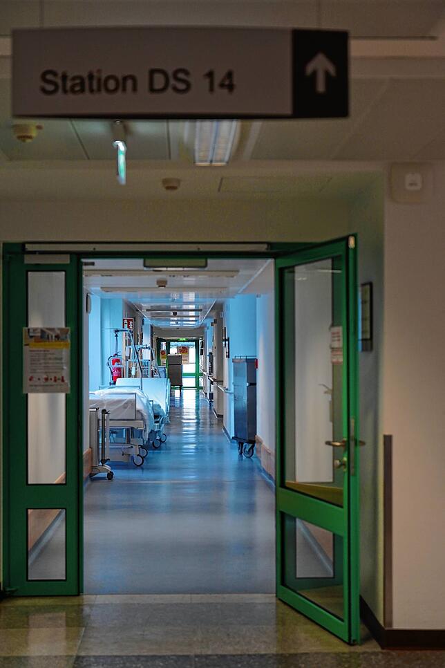 In dieser Station sollen Patienten mit Covid-19 untergebracht werden. Im Moment sind die Betten noch fast alle leer.