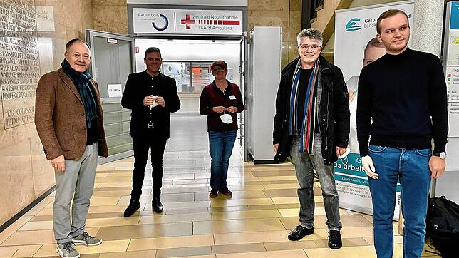 Der Singener Hans-Peter Storz (SPD, von links) begleitete seinen Landtagskollegen Florian Wahl auf seiner Info-Tour durch den ...