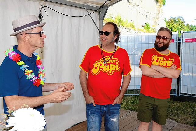 SÜDURIER-Lokalchef Stefan Hilser im Gespräch mit Rainer Vollmer, Frontman der Papi&lsquo;s Pumpels&ldquo; und Posaunist &bdquo;Toni de ...