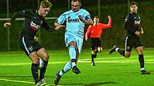 Torreich: Brooklyn Lehmann (links, gegen Tom Wihler) sicherte dem SV Buch mit seinem 14. Saisontor den entscheidenden Vorsprung beim ...