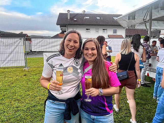 Bild 11: Zwischen Musik und EM – Der Freitag beim Dorffest Lienheim
