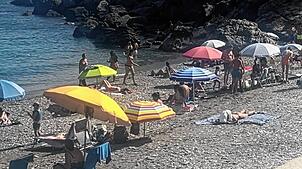 Strandleben in Almunecar. Während des Stromausfalls herrschte plötzlich das Miteinander.