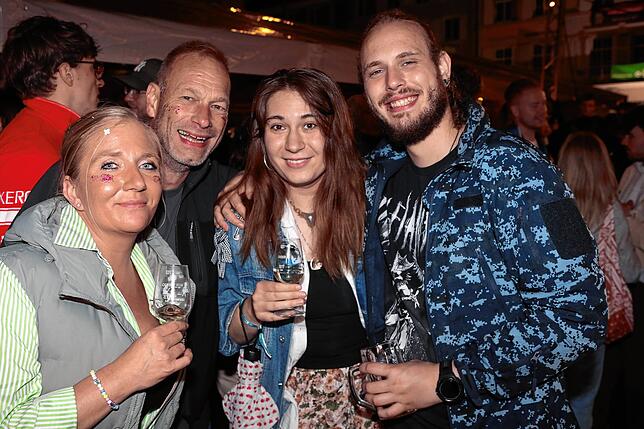 Bild 14: Endlich Wochenende! Das feiern die Besucher beim Konstanzer Weinfest 2025