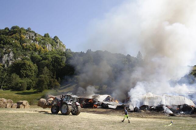 Bild 19: Bilder vom Brand eines Hof-Gebäudes auf dem Hohentwiel