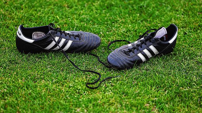 Immer mehr Jugendtrainer entscheiden sich dazu, ihre Schuhe an den Nagel zu hängen.