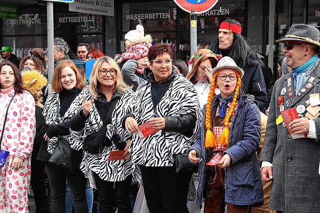 Bild 1: Fasnets-Umzug der Poppelezunft in Singen &ndash; Teil 1