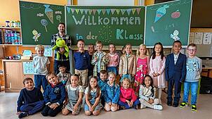 Lächelnde Gesichter zum Schulanfang: 23 junge Schülerinnen und Schüler konnten kürzlich in der Klasse 1a an der Böhringer Storchenschule ...
