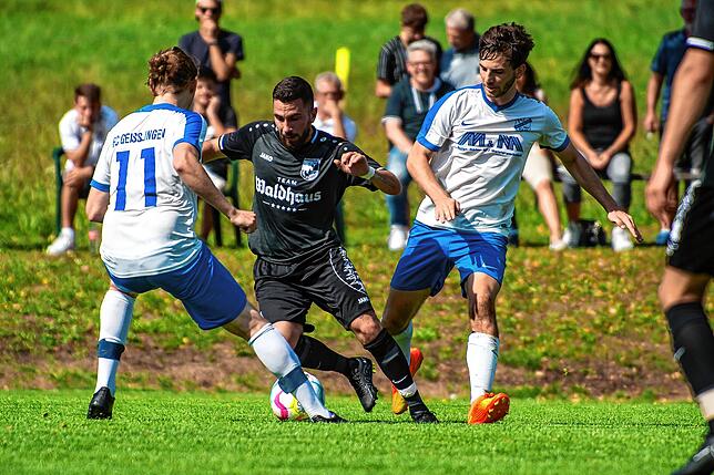 Bild 14: SV Waldhaus schafft den Ausgleich zum 1:1 beim FC Geißlingen &ndash; und wir haben Bilder!
