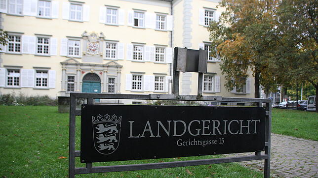 Ist es versuchter Mord? Vor dem Landgericht Konstanz wird eine Messerstecherei verhandelt, bei der ein 50-Jähriger beinahe getötet wird.