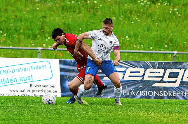 Bild 32: Souveräner 6:1-Erfolg des Tabellenführers FC RW Salem. Wir haben die besten Bilder!