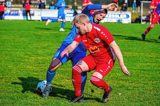 Bild 21: TuS Efringen-Kirchen gelingt ein 3:1 im Abstiegskampf beim FC Wallbach &ndash; und wir haben Bilder!