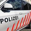Ein Fahrzeug der Schweizer Polizei (Symbolbild). Im Fall einer toten Frau (46), die 2023 in Dietikon im Kanton Zürich gefunden wird, ...