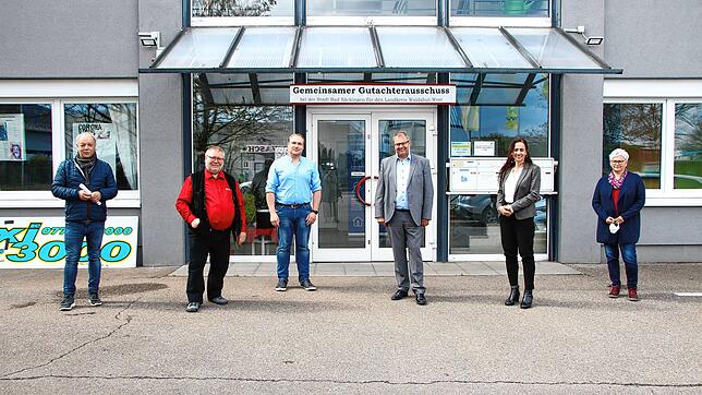 Der Gemeinsame Gutachterausschuss hat jetzt seine Arbeit aufgenommen und die neue Geschäftsstelle eröffnet. Auf dem Bild (von links): ...