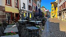 Vor dem „Bohème“ stehen die Tische des Restaurants Post. Foto: Valentin Zumsteg